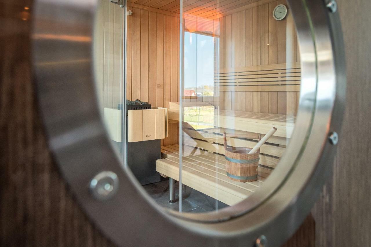 Villa Lotsenhaeuser Ruegen - Luxus Ferienhaus - 3 Schlafzimmer - Sauna - Dachterrasse Mit Boddenblick Breege Exterior foto